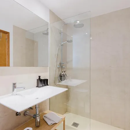 Apartamento Catalina 3b Es Un Moderno Frente Al Mar En El Pinewalk Puerto Pollensa
